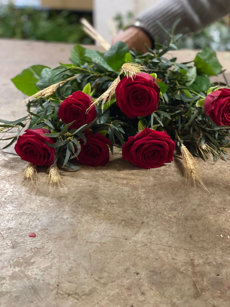 Ramo de 6 rosas rojas | Flors i plantes Bertran